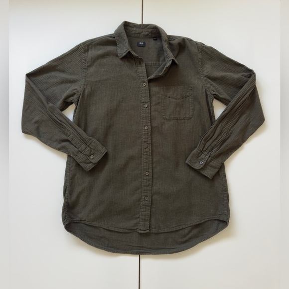UNIQLO Olive Green Woman’s Shirt 🌴 - Picture 1 of 6